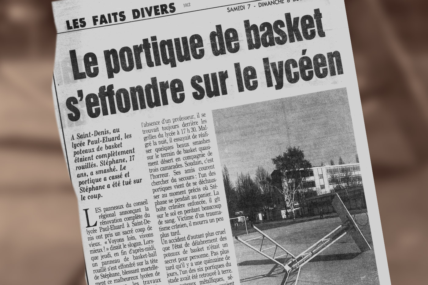Article de presse - Le portique de basket s'effondre sur le lycéen